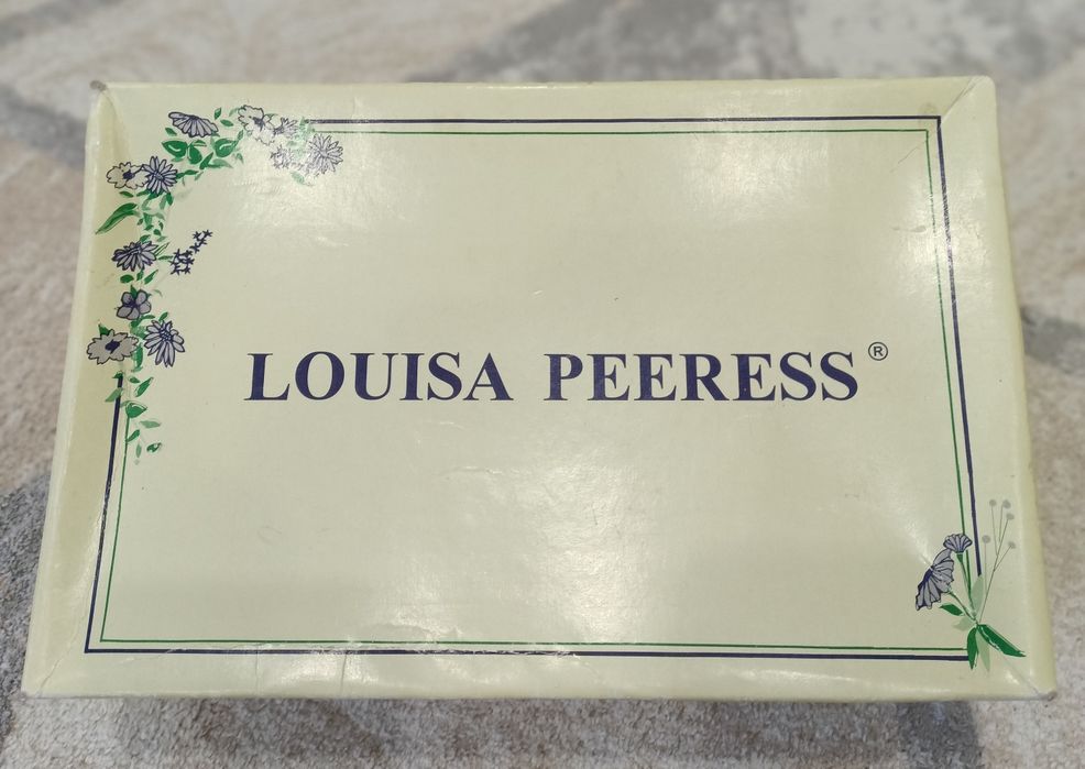 Продам женские белые туфли