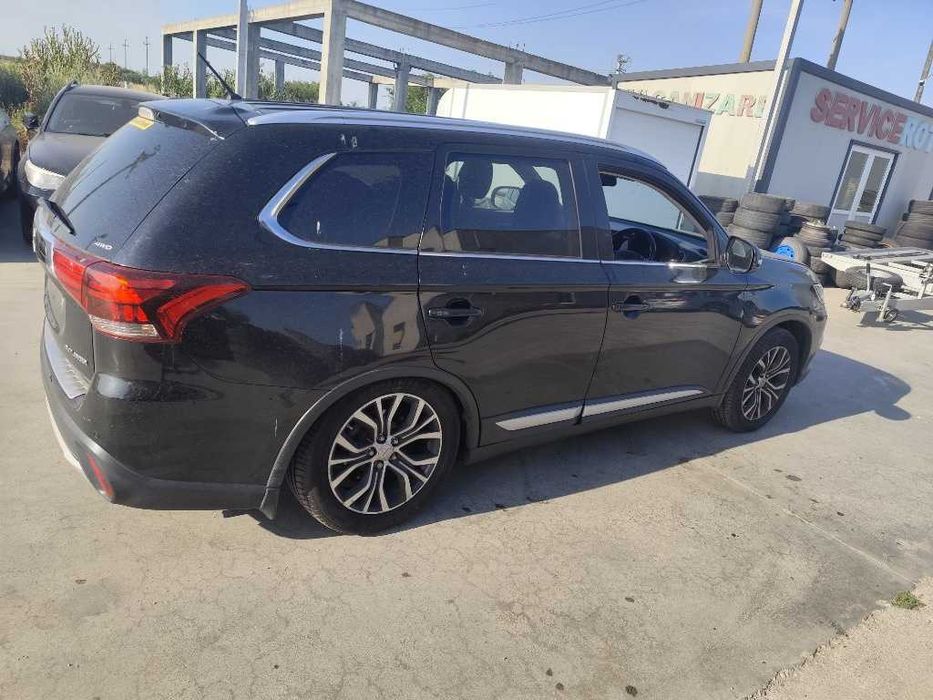 Dezmembram Mitsubishi Outlander III 2.2 DI-D 2.3 dci 4WD 132kw An 2016