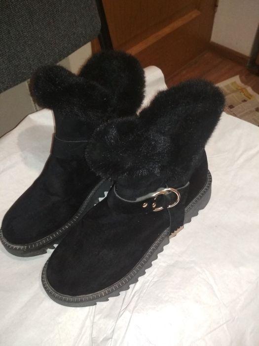 Продам женские зимние ботинки, размер 38-39