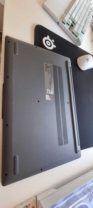 Lenovo IdeaPad Slim 3 - 15' (Ryzen 5 7520U) 8GB/256GB SSD – Всичко работи, нов Windows, счупен екран