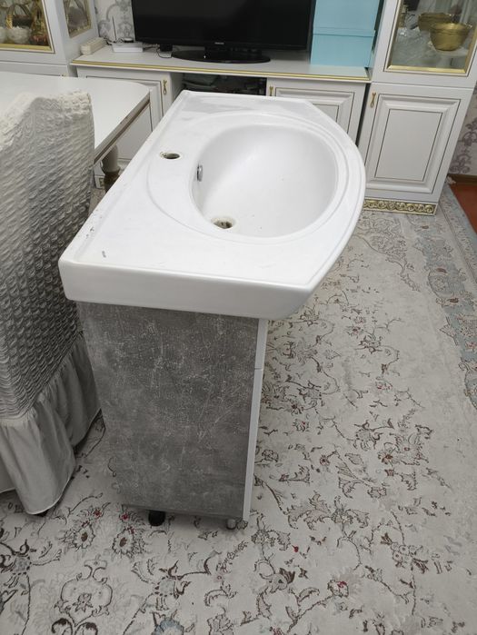 Раковина с тумбой