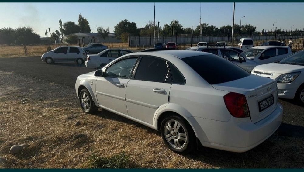 Lasetti 1.6L narxi kelishiladi