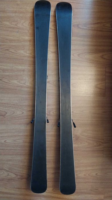 Продам комплект лыж и ботинок