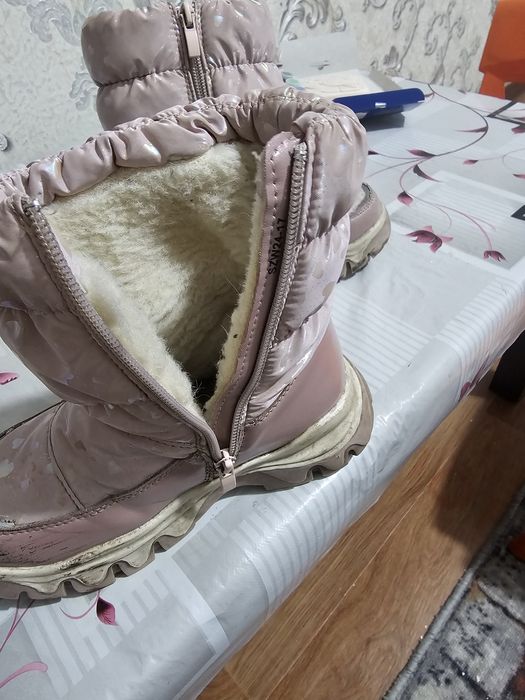 Продаются зимние сапоги для девочки