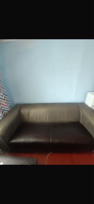 Диван кожаный цена 25 000 ……………………………….