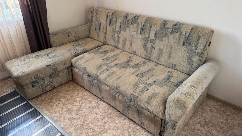 Продам диван б/у.
