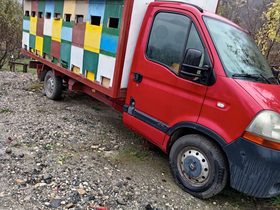 Vând autoturism Renault master apicol 3000euro