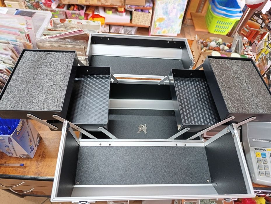 Куфари  за гримове и козметика