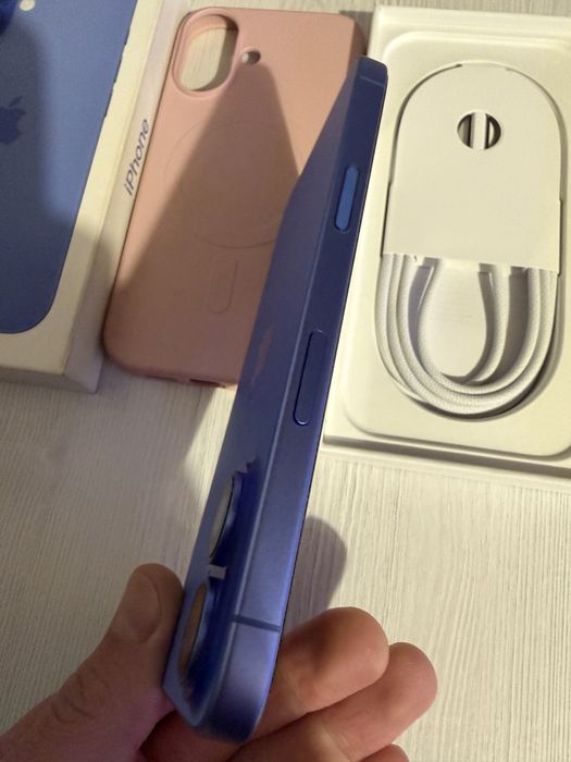 iPhone 16 Ultramarine 128GB Impecabil, 27 cicluri de incarcare Fullbox