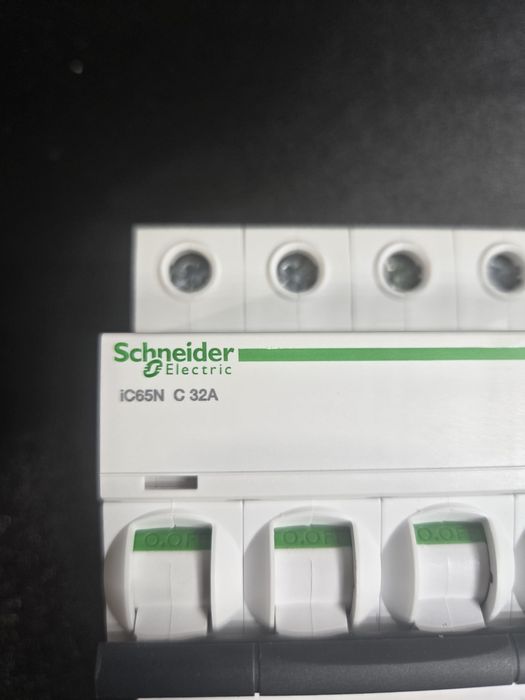 Дифференциальный автомат Schneider Electric 4P 32A (Для Nestone)