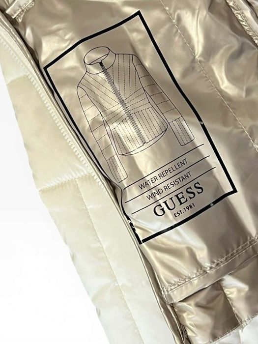 Пролетно дамско яке Guess