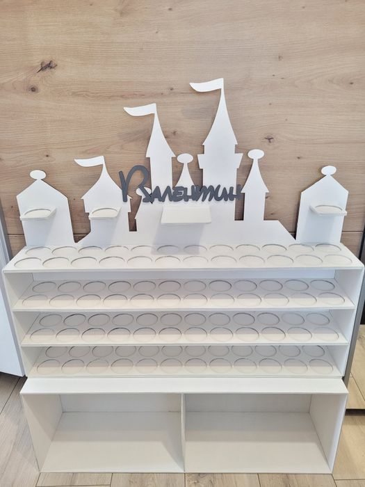 Етажерка Аудио приказки. Етажерки за фигурките и книжките.