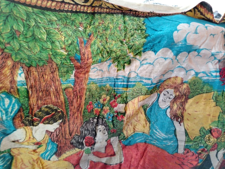 Полотенца, покрывало  на стену, пастельное