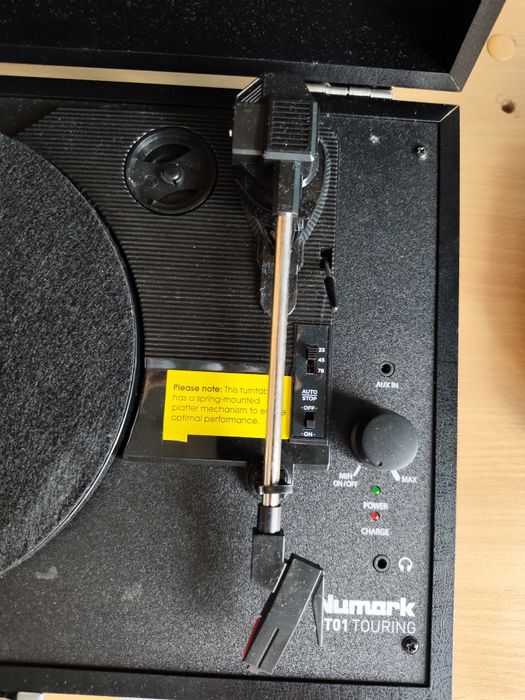 Pickup NUMARK T01 si căști