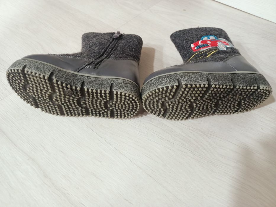Продам валенки детские 24