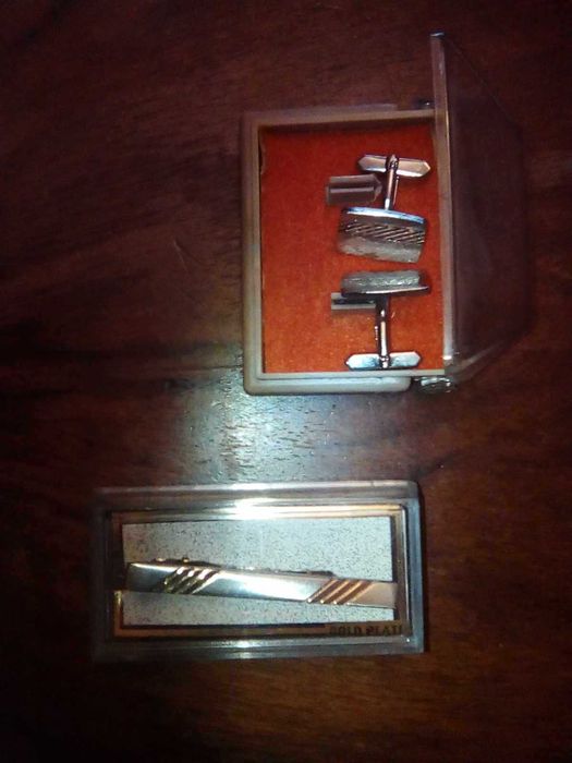 вратовръзки, игли за вратовръзки и ръкавели в сребристо и златисто