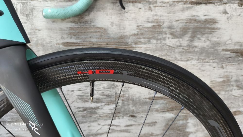 Карбонов аеро шосеен велосипед Bianchi Oltre RC SRAM Red AXS Powermeter Fulcrum Speed 40T | 57