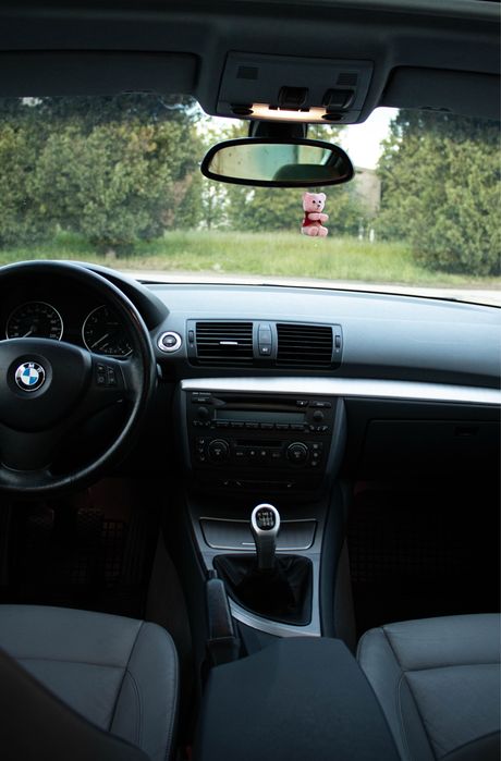 BMW E87 120i 150CP • Trapă • HiFi • Dublu Climatronic • PDC • Full piele • Înmatriculată