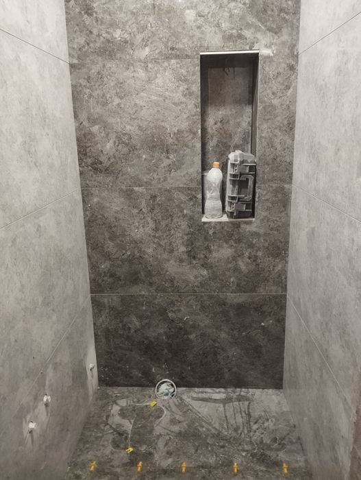 Кафельшик. Городской.  Укладка кафеля. Кафель устаси.