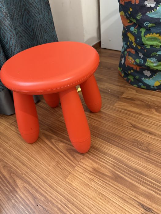 Продам табуретки Икеа-2 шт.