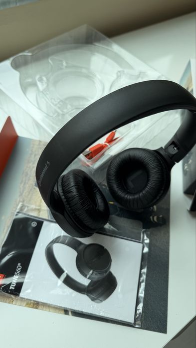 JBL tune 560 блутот слушалки безжични Чисто нови
