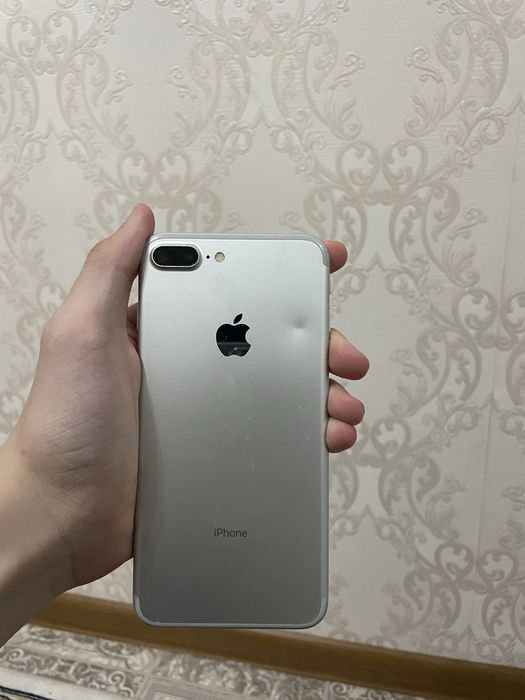 iPhone 7+ 32 gb.