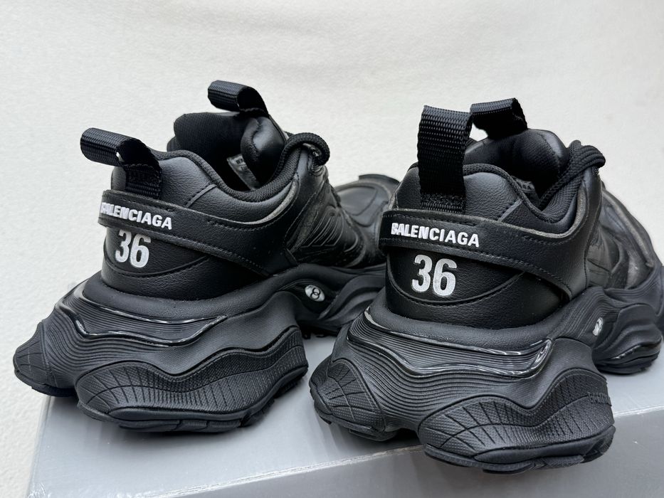 Balenciaga cargo 2026