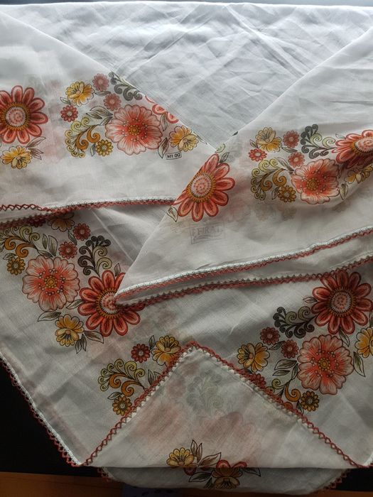 Шалове, шапки, други аксесоари