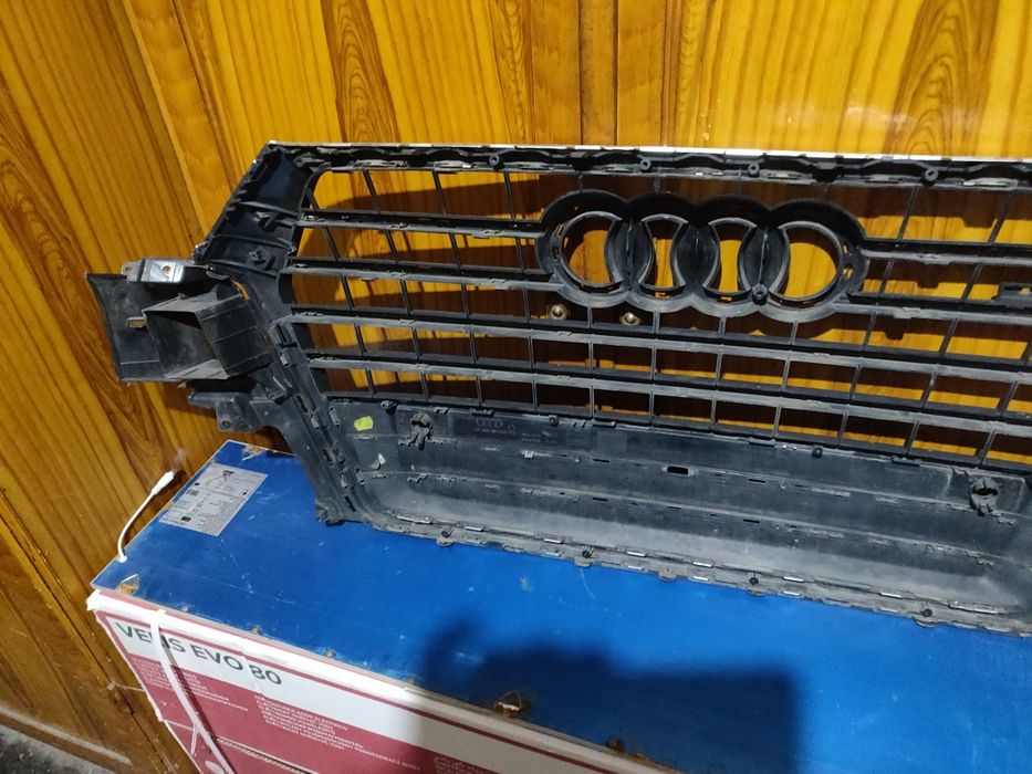 Предна Рсдиаторна Решетка за AUDi Q7 Quattro 2015/2019