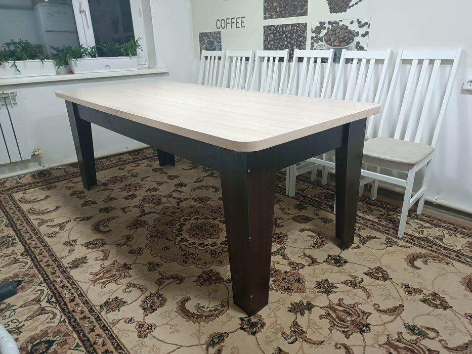 Подам стол обеденный