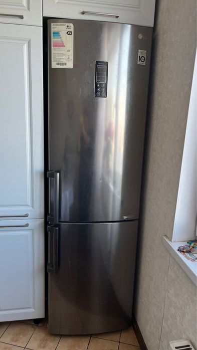 Продам Холодильник LG