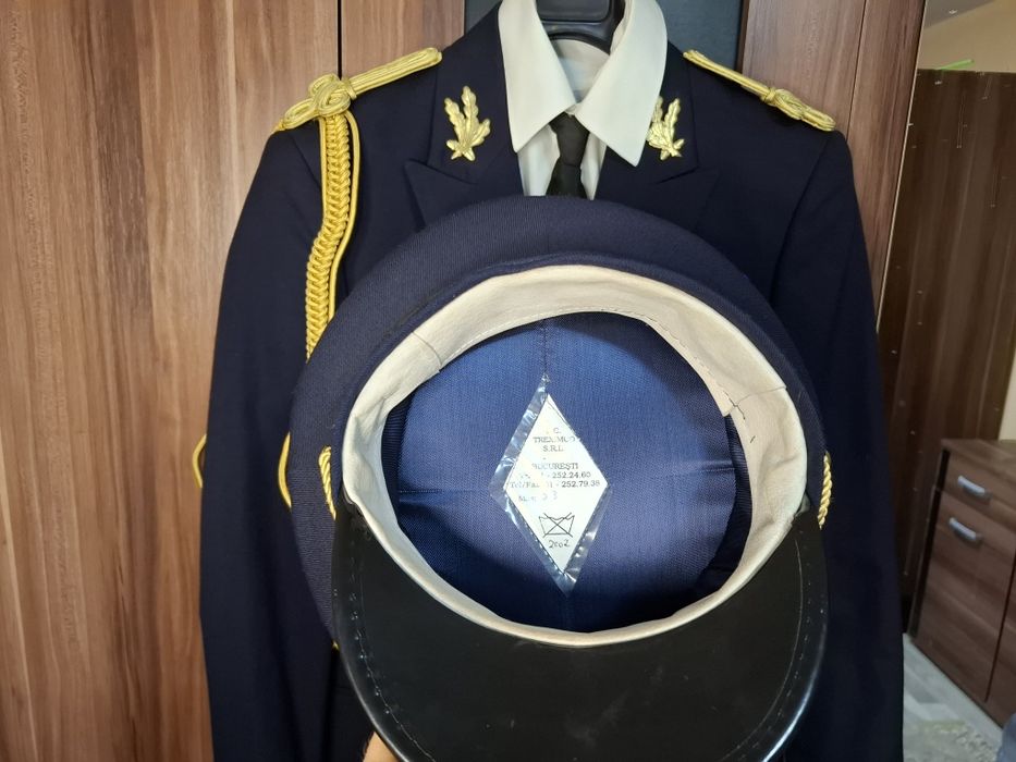 Costum militar Exceptiol, Unic