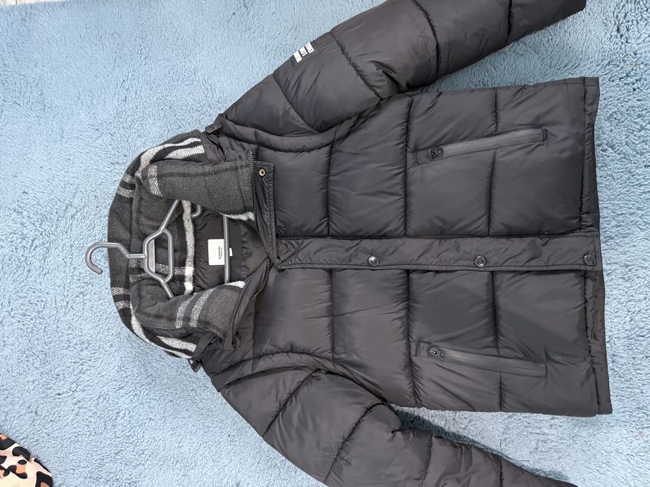 Geaca Burberry.