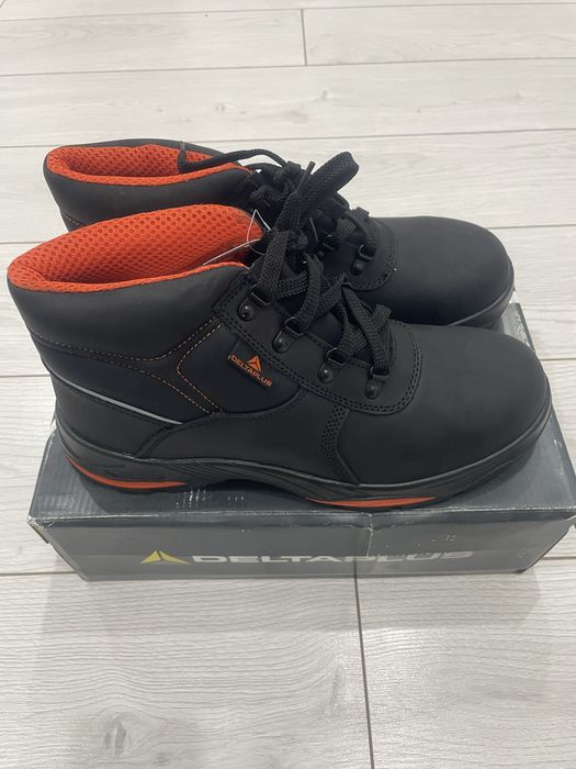 Продается спецобувь новая 44 размер