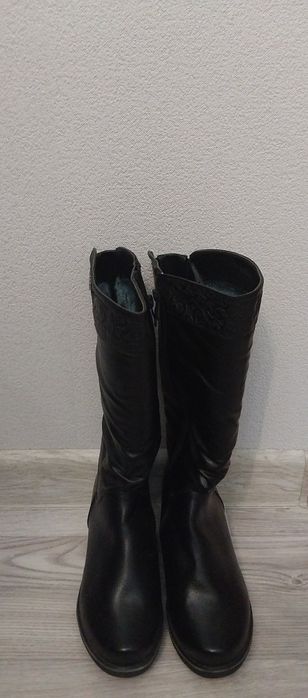 Продаются женские сапоги