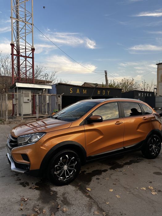 Lada X rey cross