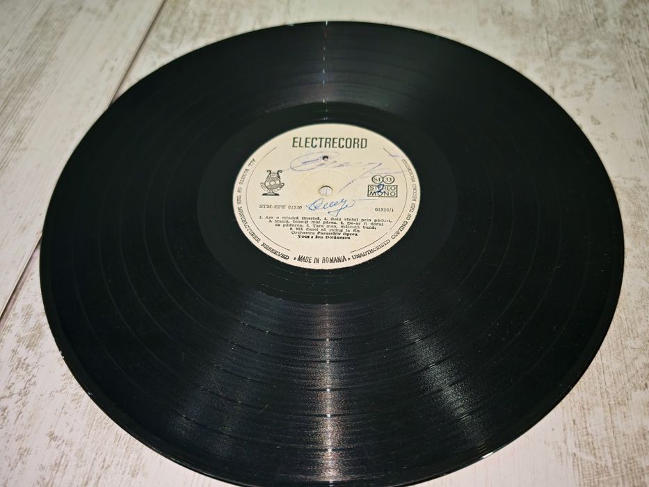 Lot de 24 viniluri cu muzică populară veche