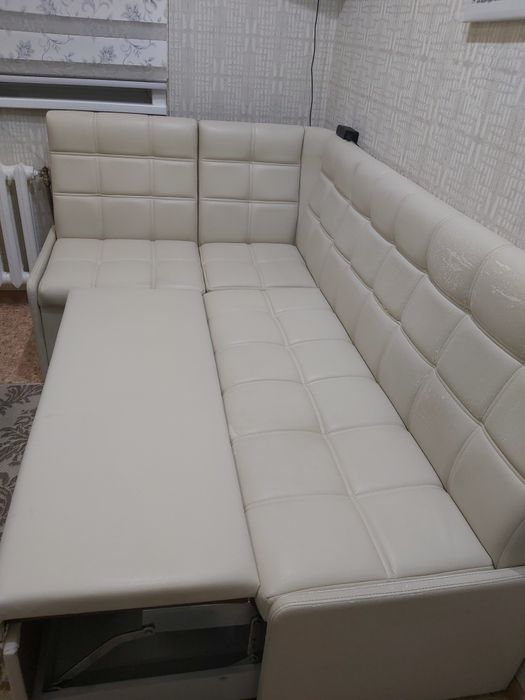 Продам кухонный угловой диван!