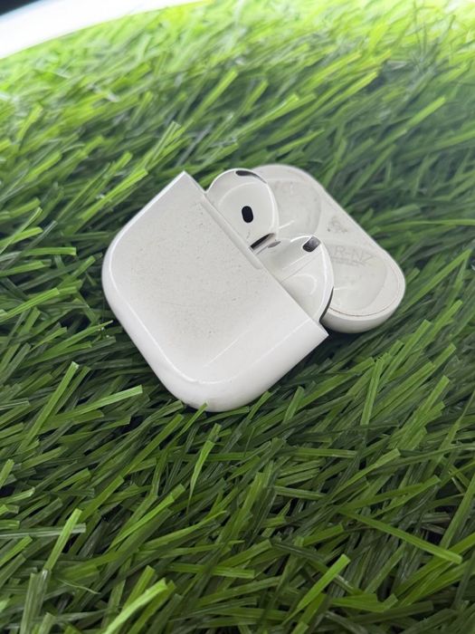 Apple AirPods 4
