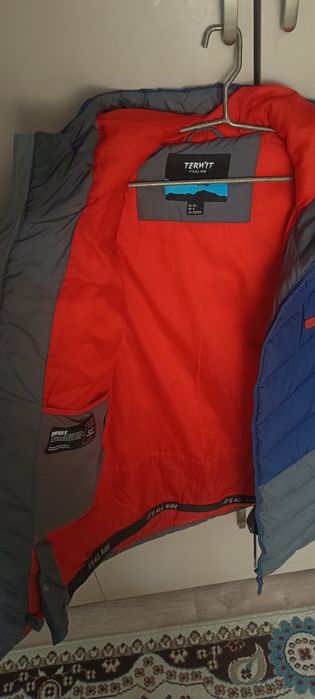 Продаю ветровку куртка