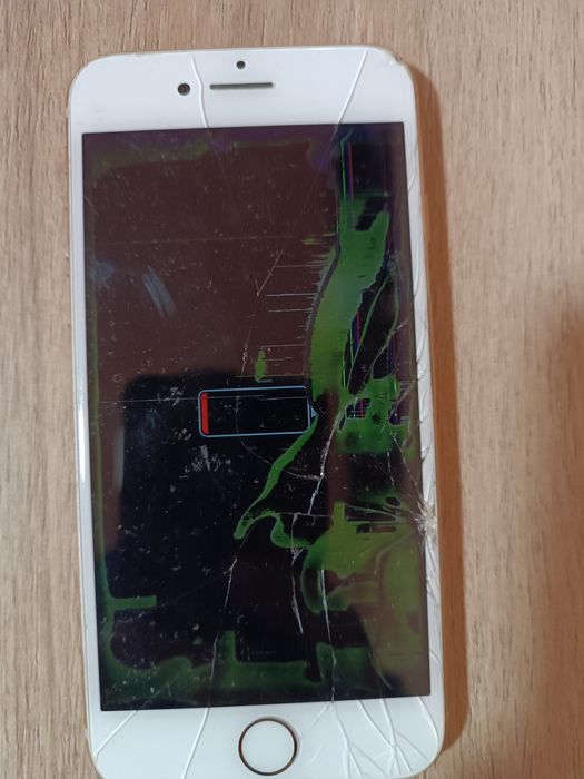 Vând iPhone 8 pentru piese