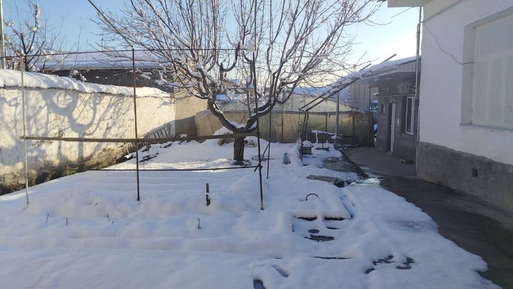 SROCHNA Yer narxida uy sotiladi 140000$ 15.50 ga 48.50 fasad