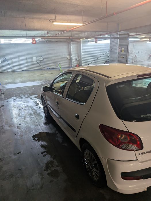 Peugeot 206+ aer conditionat ,geamuri electrice fata