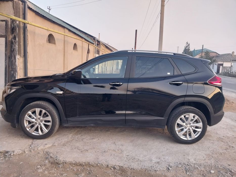 Trecker 2 yangi mashina