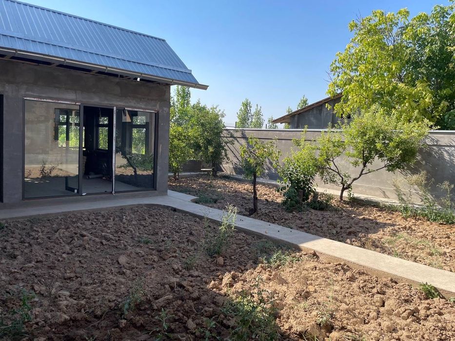 Продаю участок 4,5 соток с домом ( коробка)