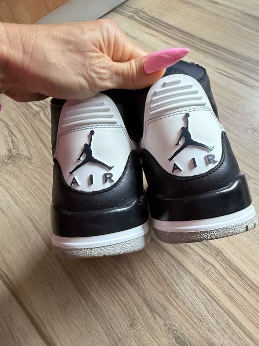 Оригинални кожени маратонки Jordan Legacy 312 „! 41