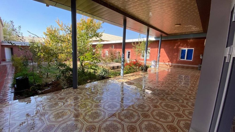 Hovli sotiladi jihozlari bilan