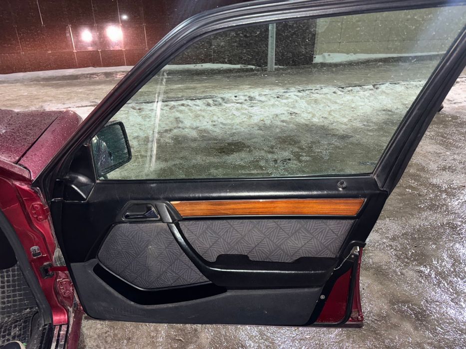 Мерседес 1993 2.2