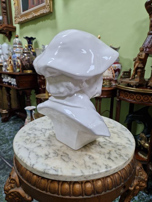 Страхотен голям антикварен порцеланов бюст