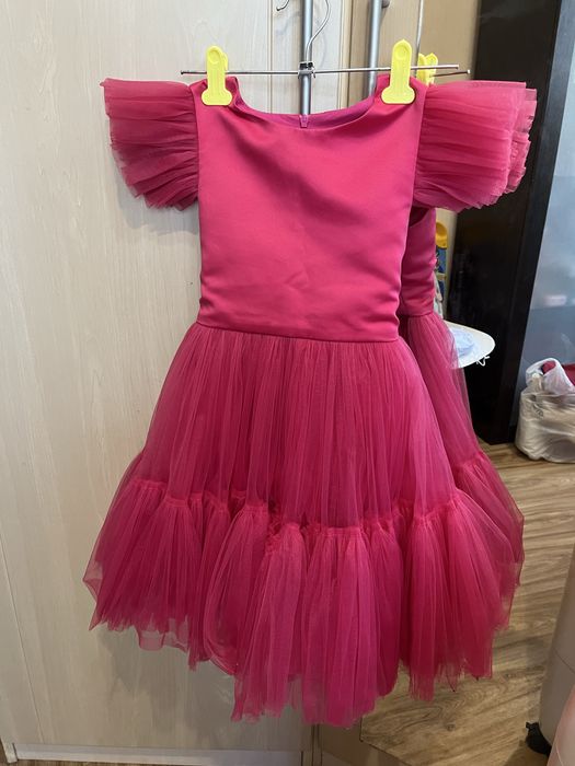 Продам детское платье на 4-7 лет